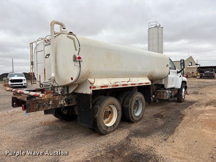 image for item FC2225 2003 Chevrolet C8500 water truck