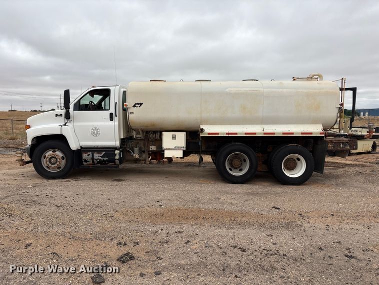 image for item FC2225 2003 Chevrolet C8500 water truck