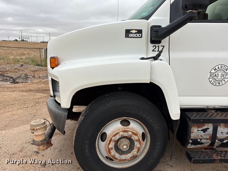 image for item FC2225 2003 Chevrolet C8500 water truck
