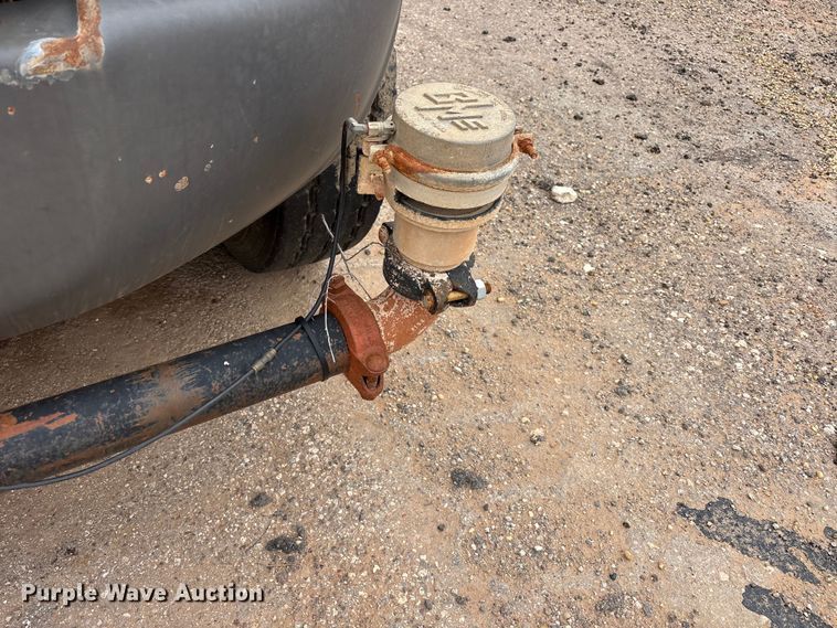 image for item FC2225 2003 Chevrolet C8500 water truck
