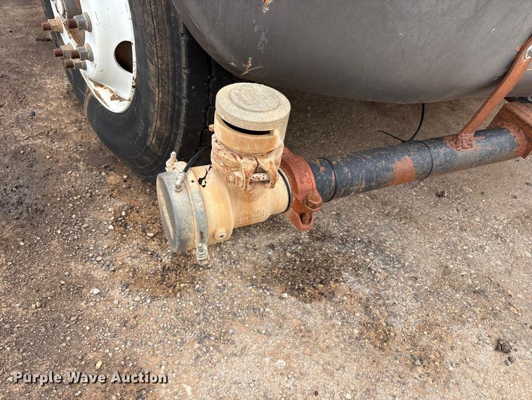 image for item FC2225 2003 Chevrolet C8500 water truck