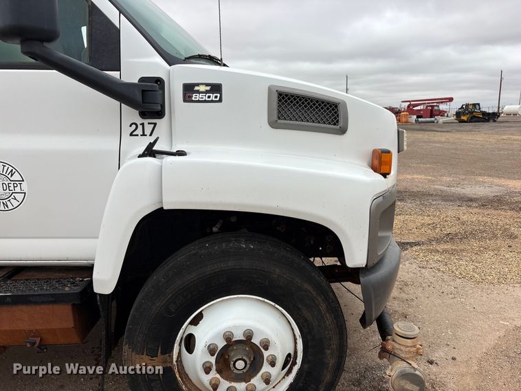 image for item FC2225 2003 Chevrolet C8500 water truck