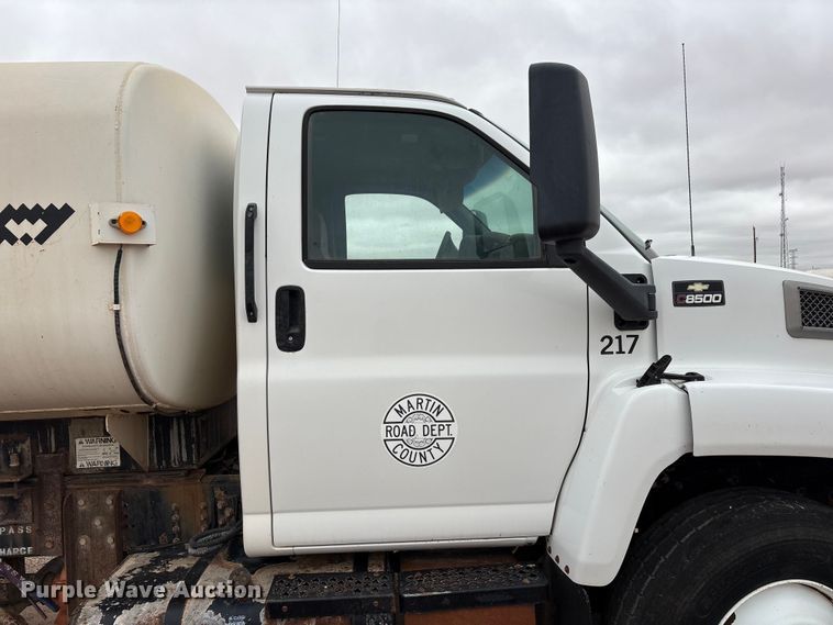 image for item FC2225 2003 Chevrolet C8500 water truck