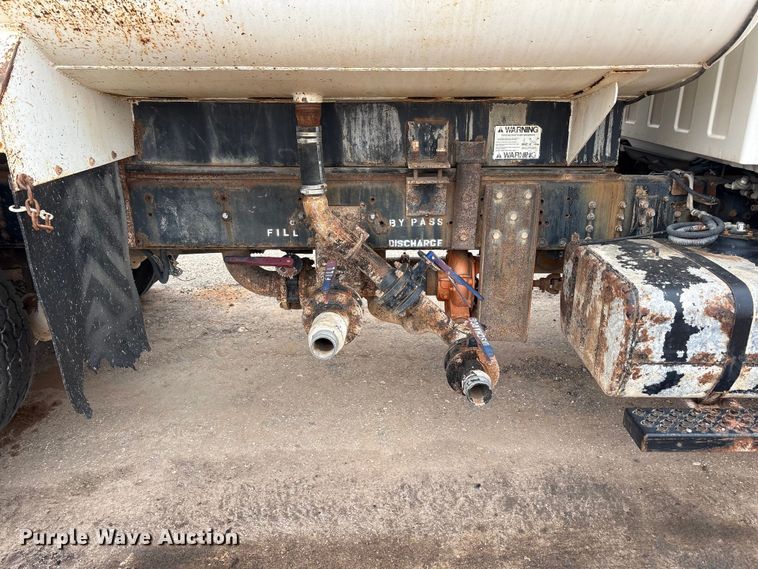 image for item FC2225 2003 Chevrolet C8500 water truck
