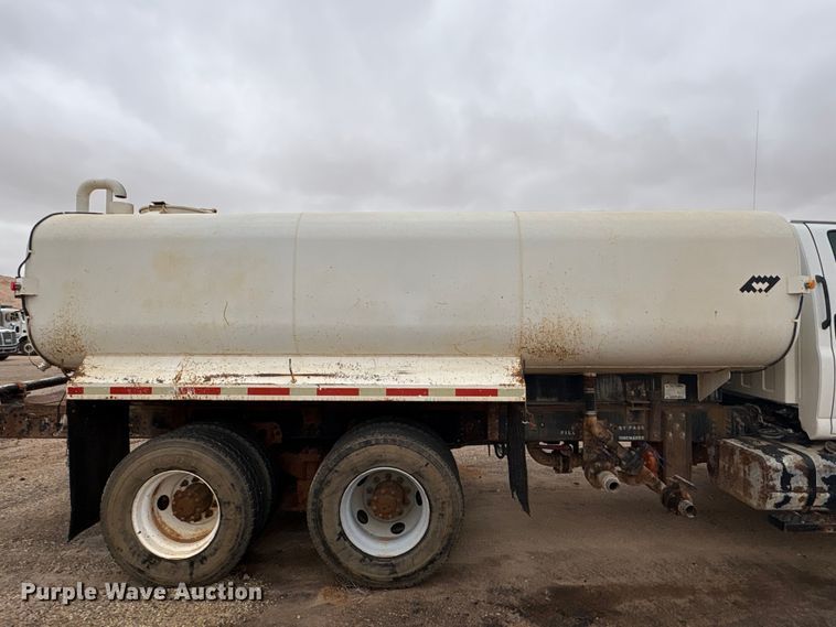 image for item FC2225 2003 Chevrolet C8500 water truck