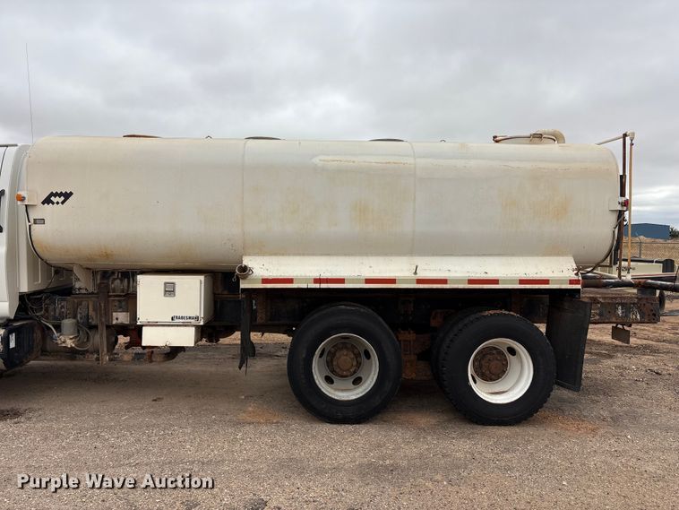 image for item FC2225 2003 Chevrolet C8500 water truck
