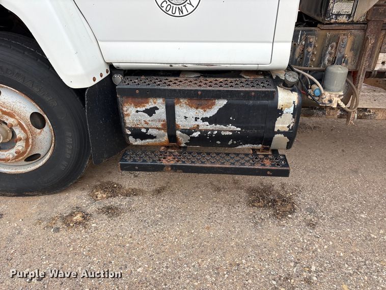image for item FC2225 2003 Chevrolet C8500 water truck