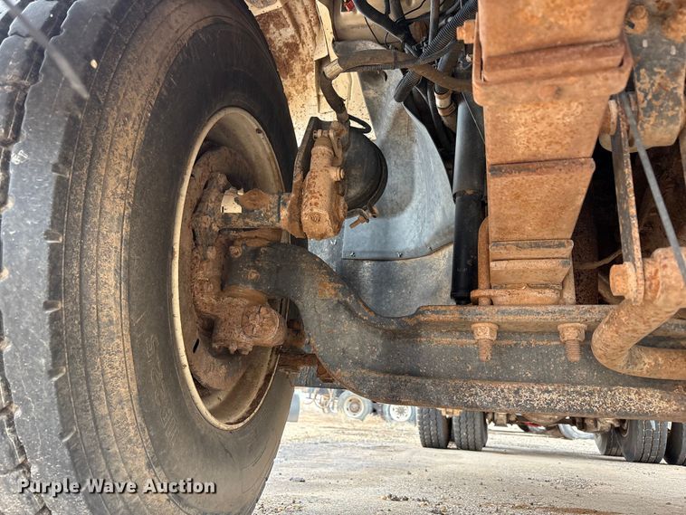 image for item FC2225 2003 Chevrolet C8500 water truck
