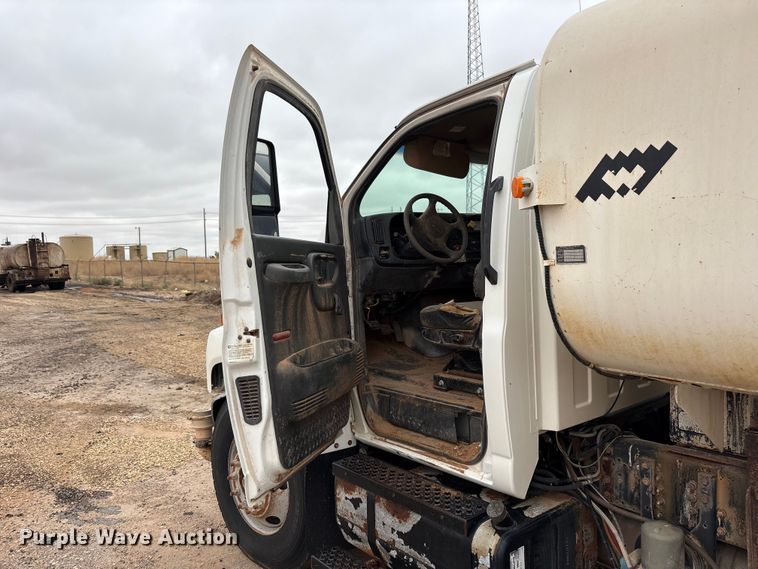 image for item FC2225 2003 Chevrolet C8500 water truck