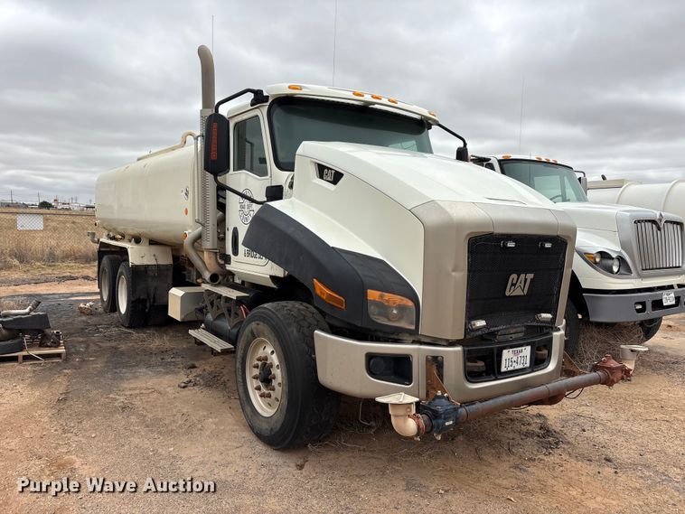 image for item FC2227 2014 International CT660S water truck