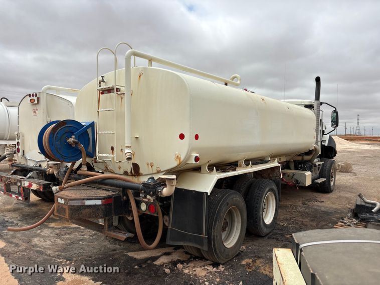 image for item FC2227 2014 International CT660S water truck