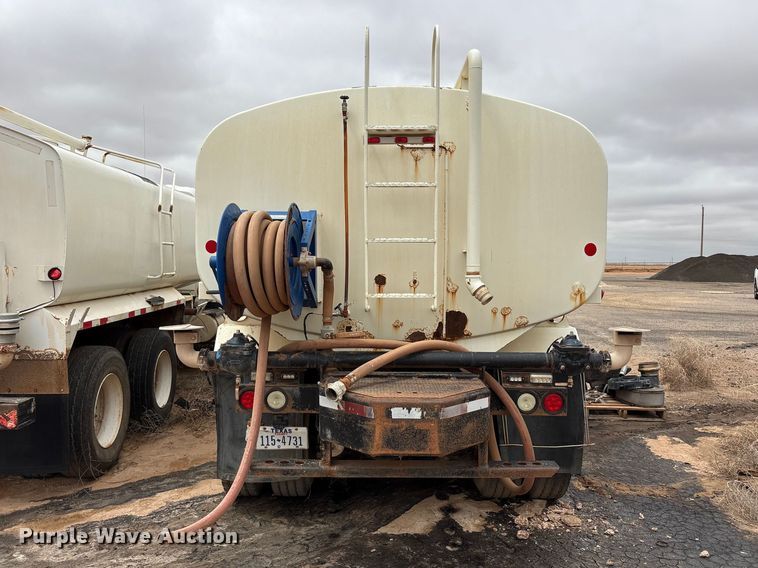 image for item FC2227 2014 International CT660S water truck