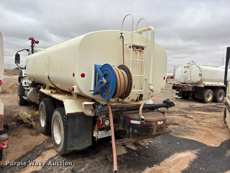 image for item FC2227 2014 International CT660S water truck