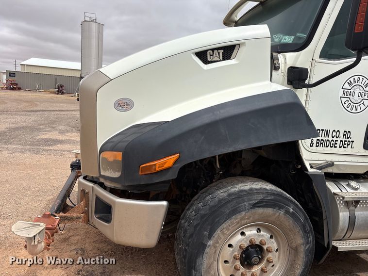 image for item FC2227 2014 International CT660S water truck