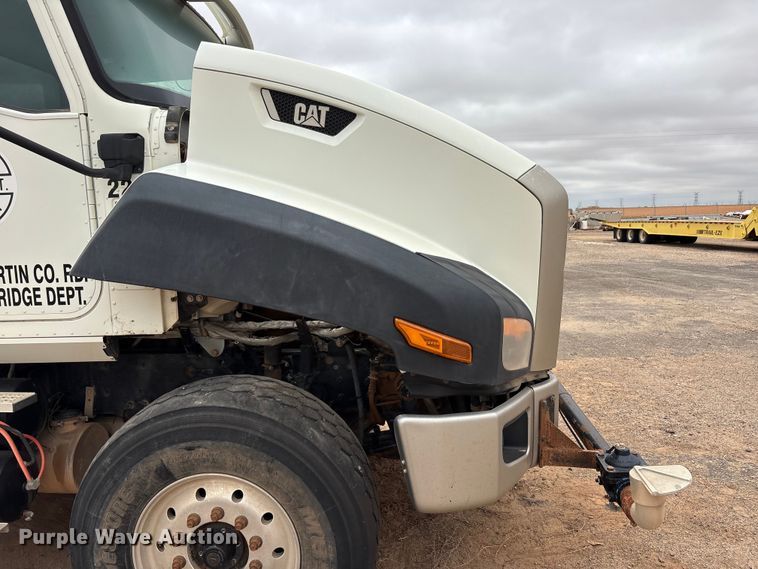 image for item FC2227 2014 International CT660S water truck