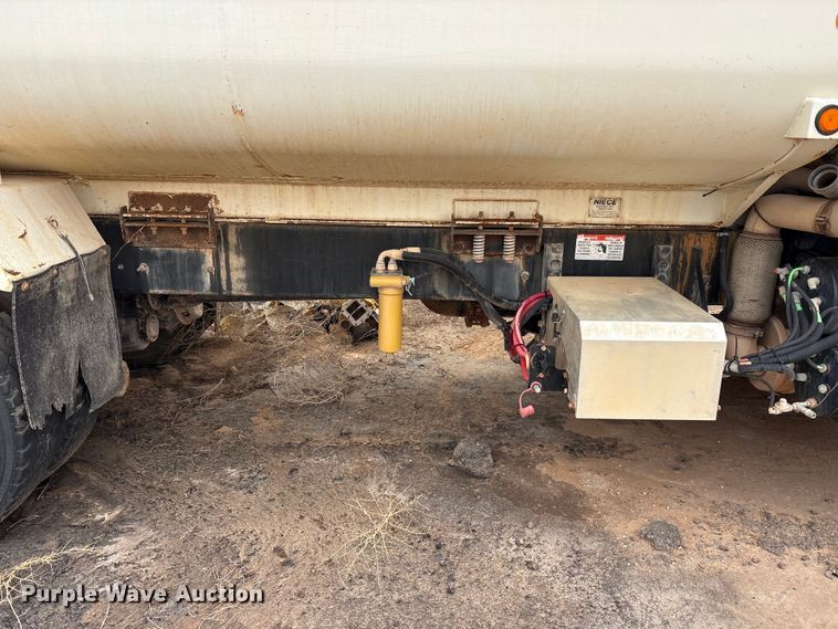 image for item FC2227 2014 International CT660S water truck