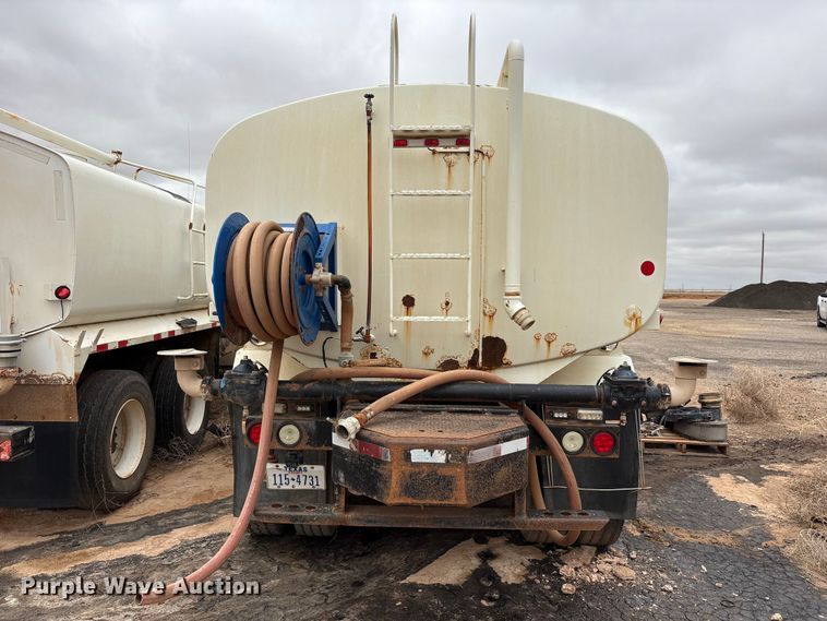 image for item FC2227 2014 International CT660S water truck