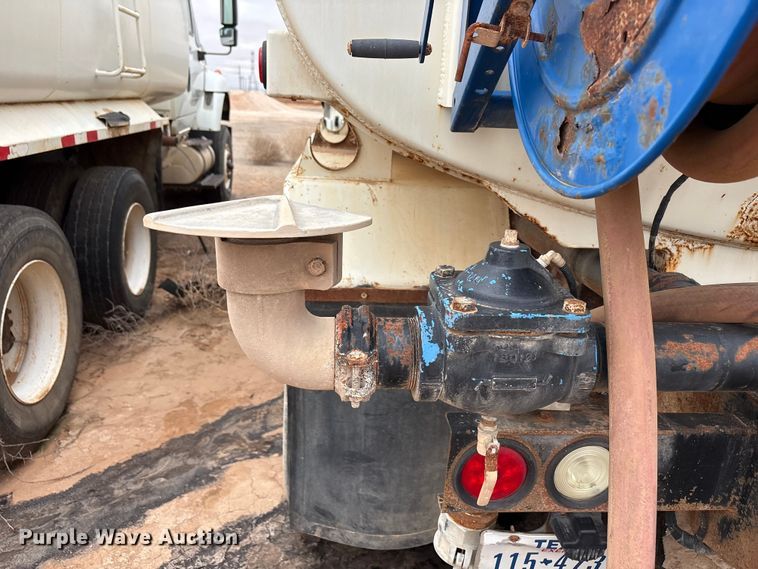 image for item FC2227 2014 International CT660S water truck