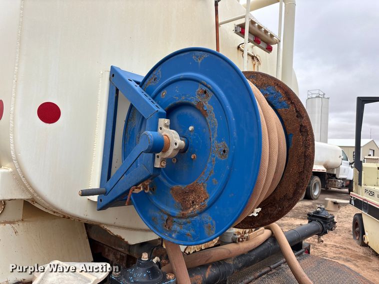 image for item FC2227 2014 International CT660S water truck