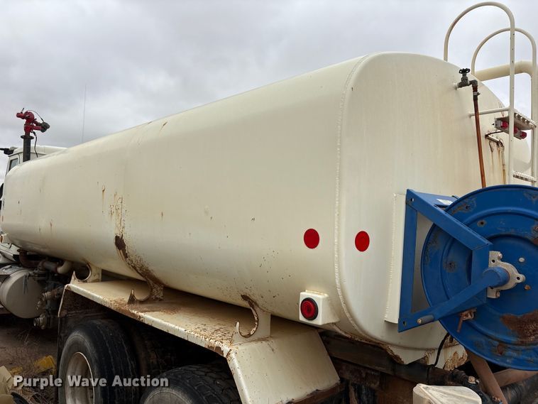 image for item FC2227 2014 International CT660S water truck