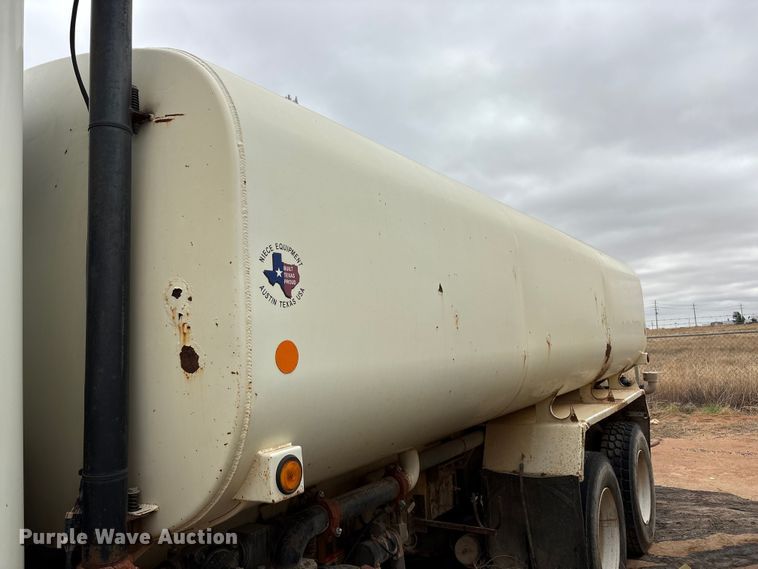 image for item FC2227 2014 International CT660S water truck