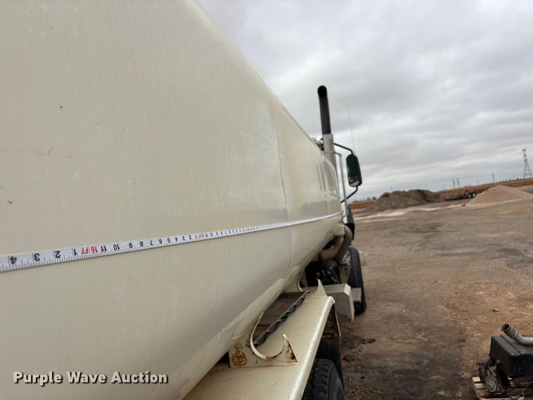 image for item FC2227 2014 International CT660S water truck
