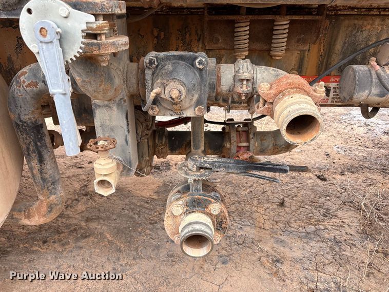 image for item FC2227 2014 International CT660S water truck