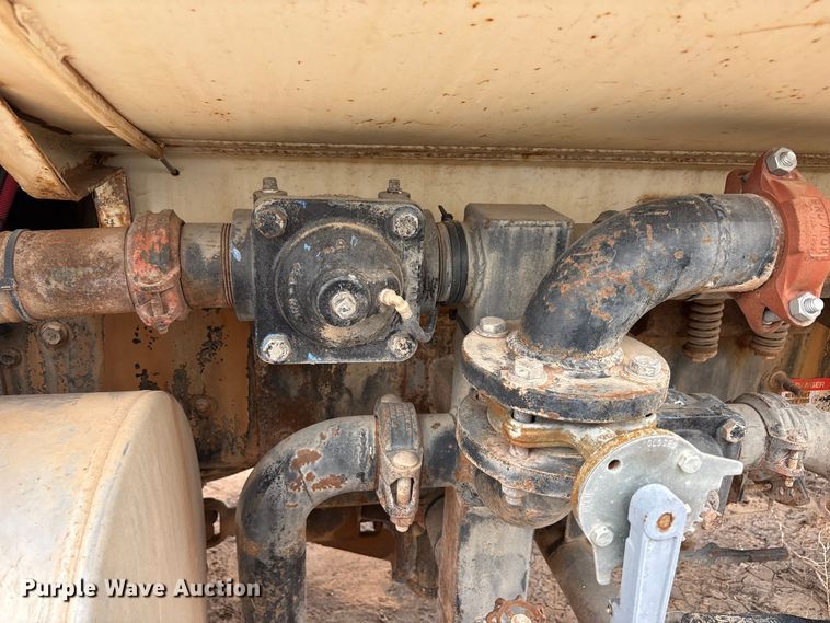 image for item FC2227 2014 International CT660S water truck