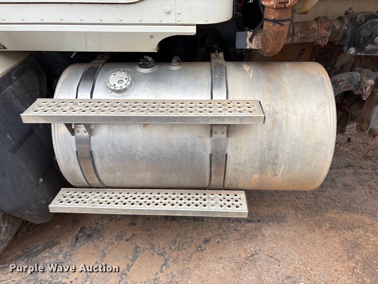 image for item FC2227 2014 International CT660S water truck