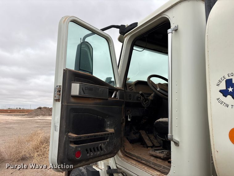 image for item FC2227 2014 International CT660S water truck