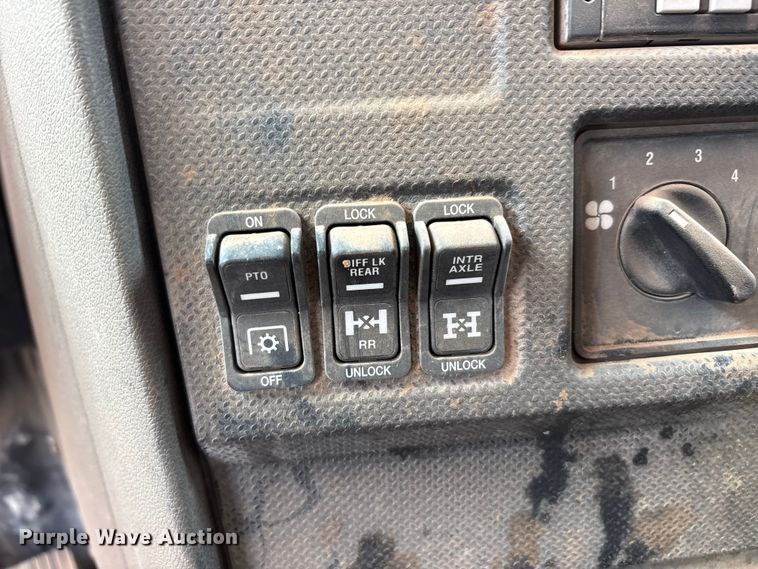 image for item FC2227 2014 International CT660S water truck