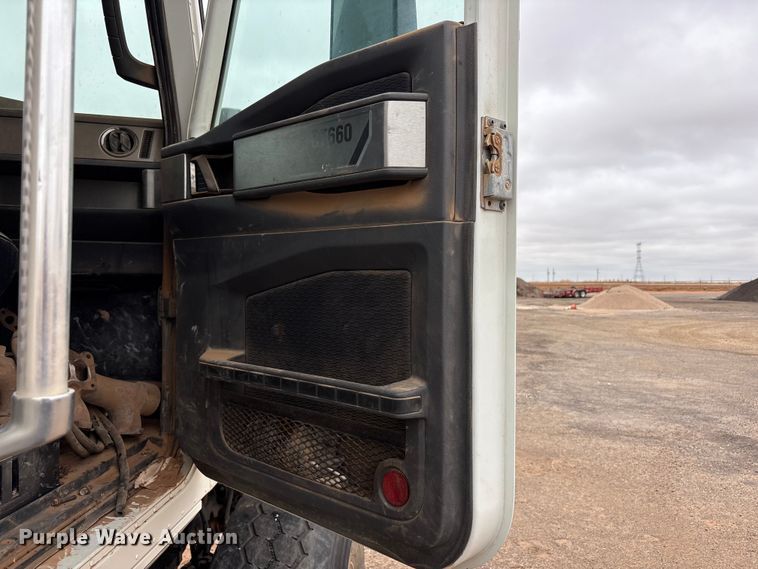 image for item FC2227 2014 International CT660S water truck