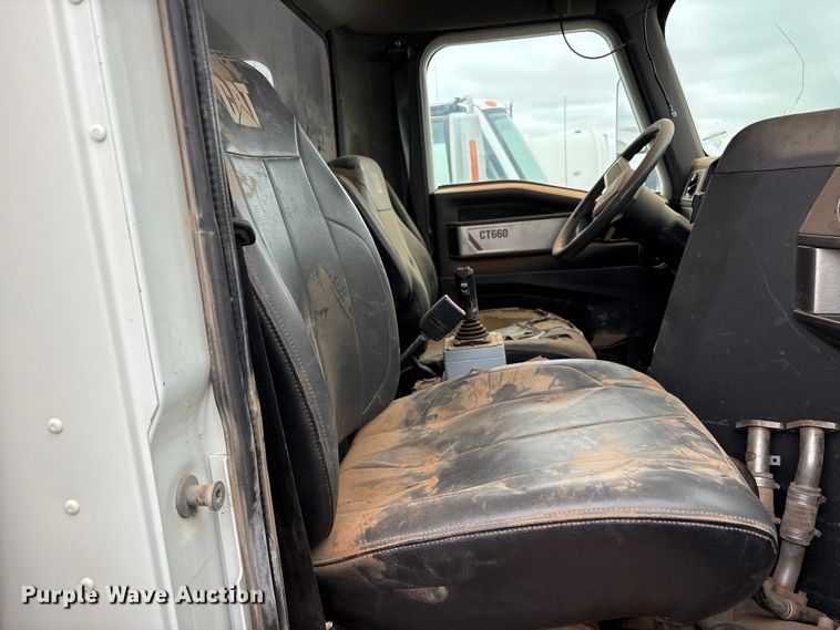 image for item FC2227 2014 International CT660S water truck