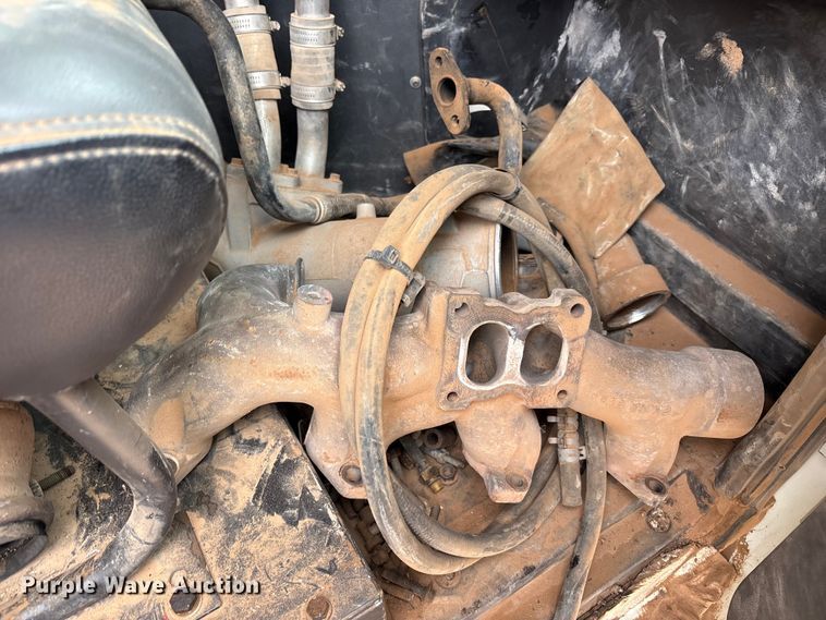 image for item FC2227 2014 International CT660S water truck
