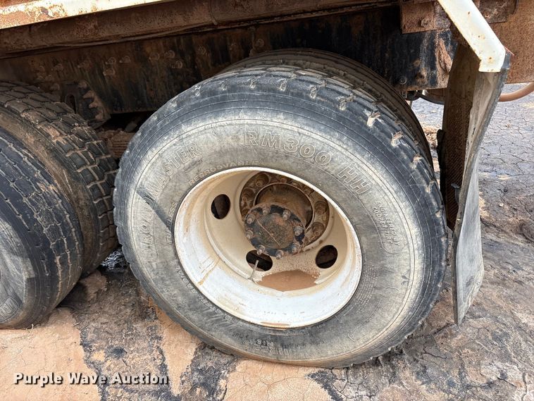 image for item FC2227 2014 International CT660S water truck