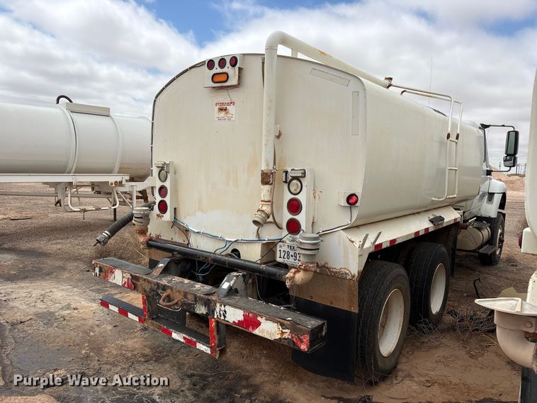 image for item FC2228 2011 International WorkStar 7400 water truck