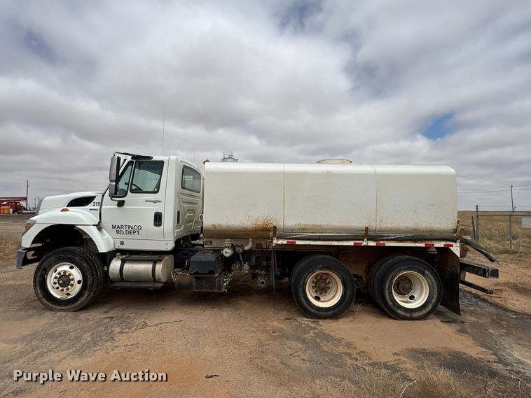 image for item FC2228 2011 International WorkStar 7400 water truck