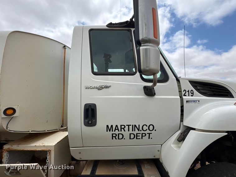 image for item FC2228 2011 International WorkStar 7400 water truck