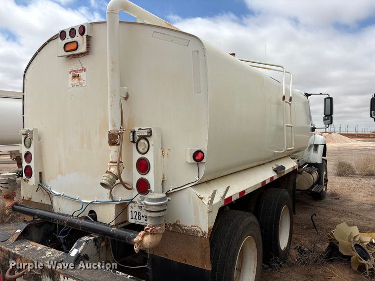 image for item FC2228 2011 International WorkStar 7400 water truck