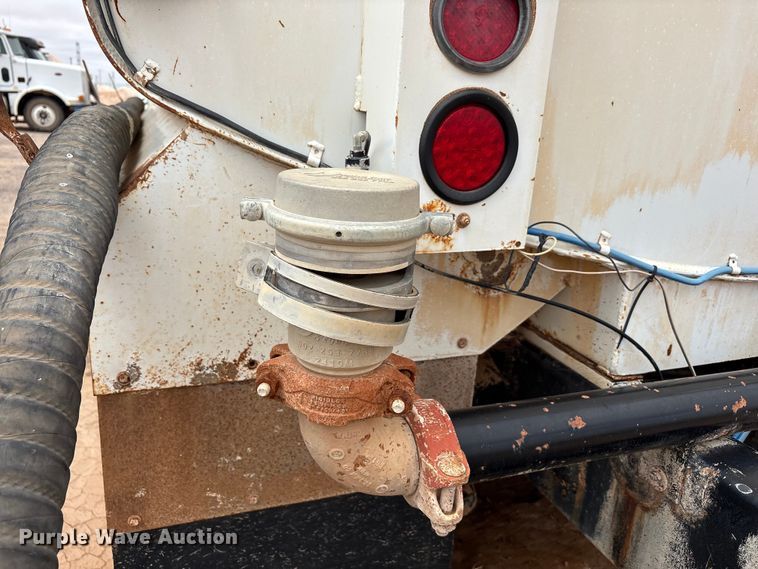 image for item FC2228 2011 International WorkStar 7400 water truck