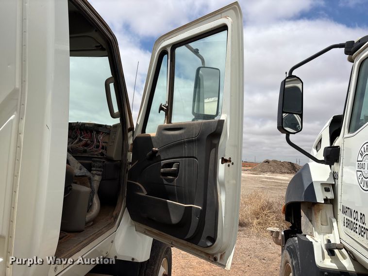 image for item FC2228 2011 International WorkStar 7400 water truck