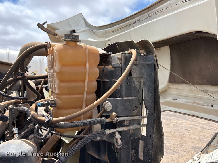 image for item FC2228 2011 International WorkStar 7400 water truck