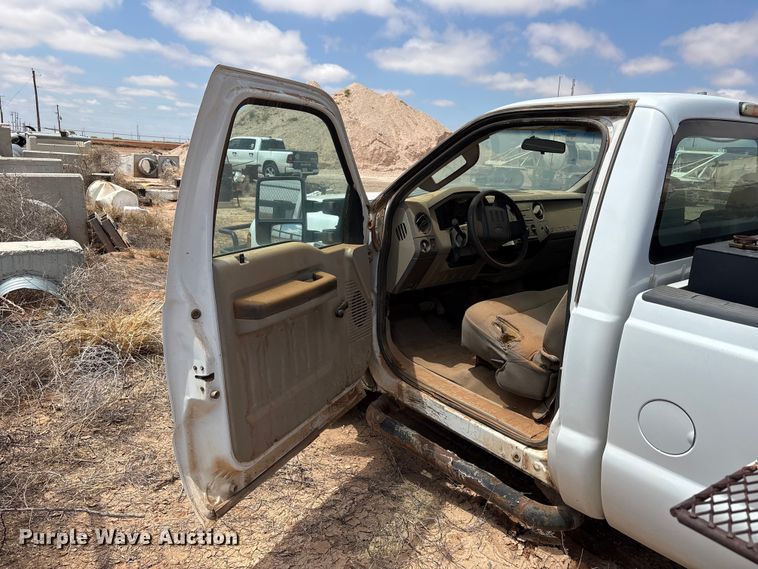 image for item FC2230 2010 Ford F250 Super Duty pickup truck