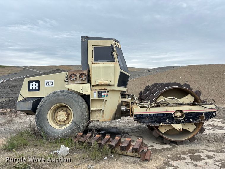 image for item FC4628 Ingersoll-Rand 115 Pro Pac single drum vibratory roller