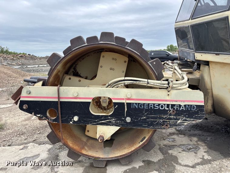 image for item FC4628 Ingersoll-Rand 115 Pro Pac single drum vibratory roller