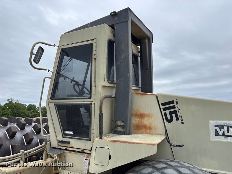 image for item FC4628 Ingersoll-Rand 115 Pro Pac single drum vibratory roller