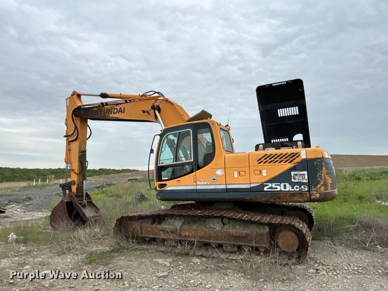 image for item FC4632 Hyundai Robex 250LC-9 excavator