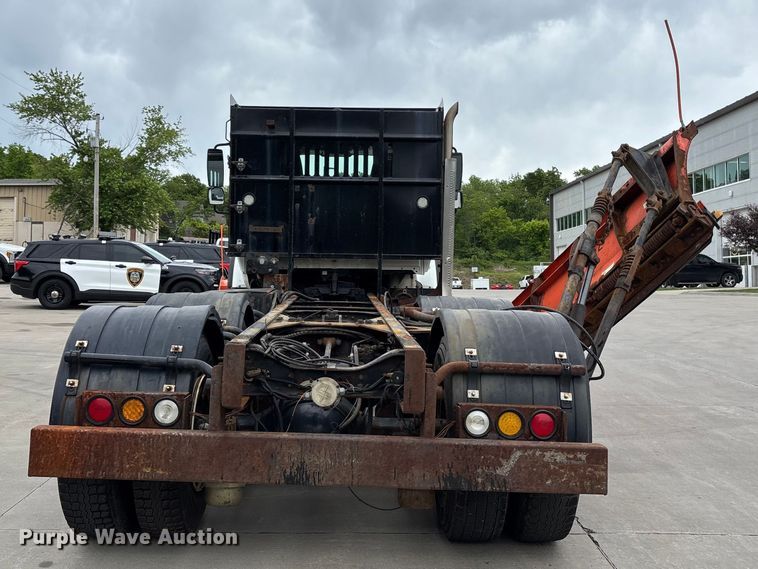 image for item FC4633 2015 International 7400 truck cab and chassis