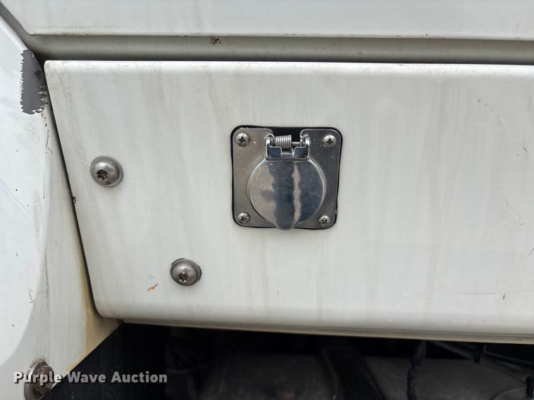 image for item FC4633 2015 International 7400 truck cab and chassis