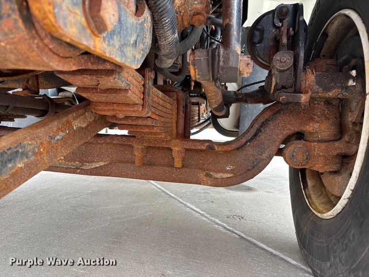 image for item FC4633 2015 International 7400 truck cab and chassis